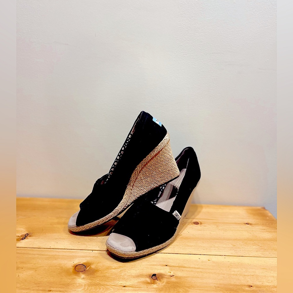 TOMS Michelle Wedge Heels, women’s 8 1/2 with 3.5 inch rope heel, used condition